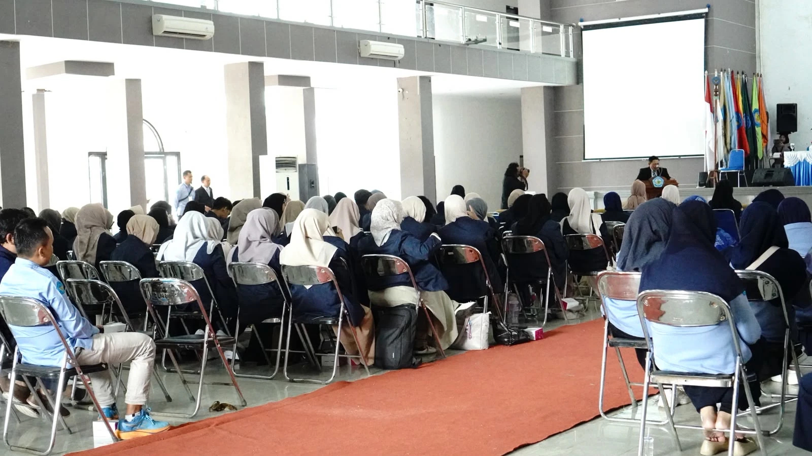 sidang_senat08